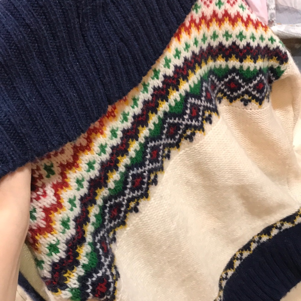 American eagle sweater. - Picture 6 of 7